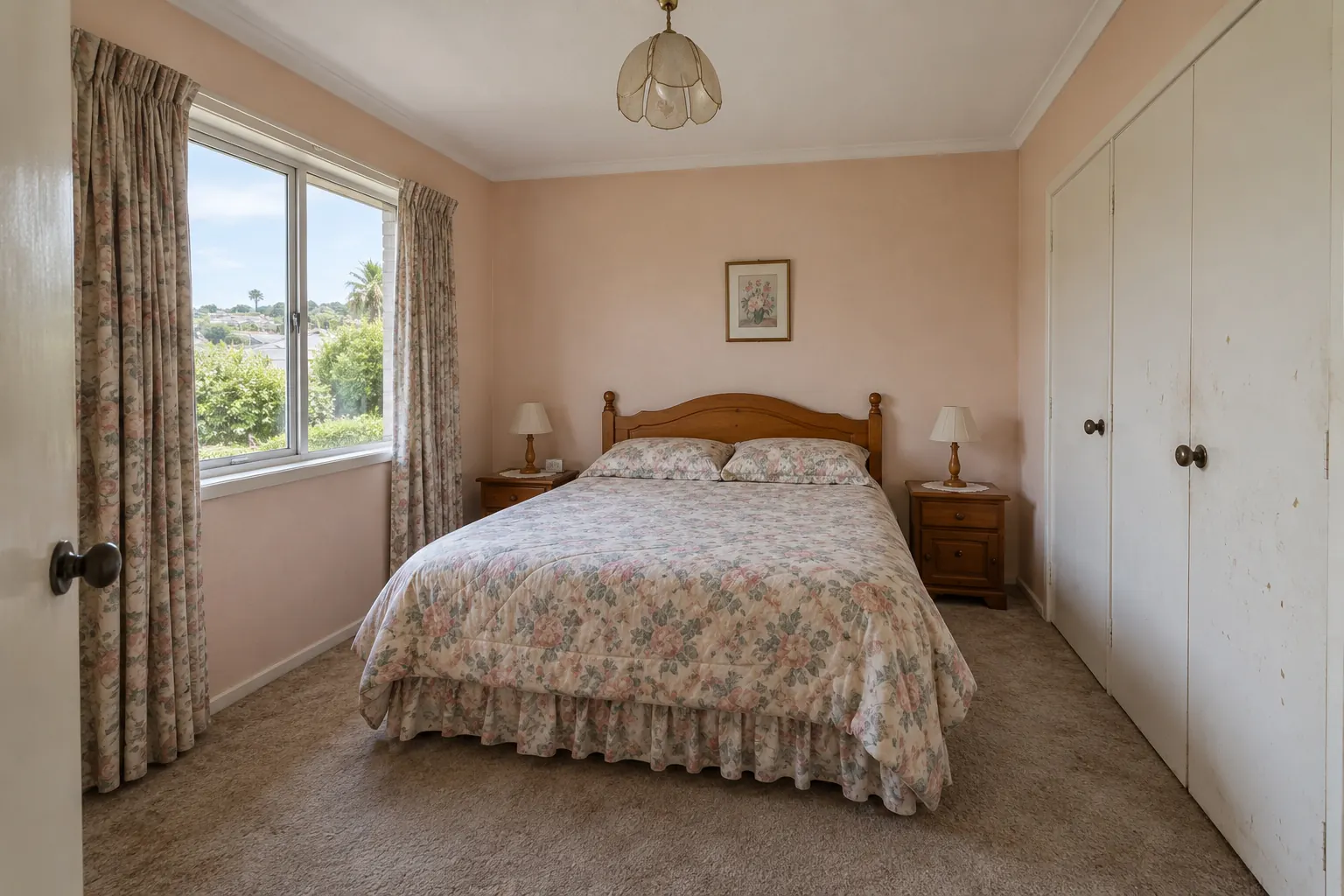 Bedroom before renovation